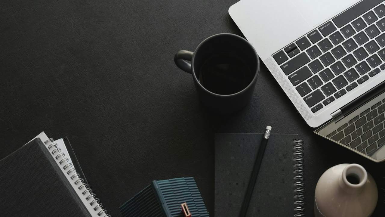 Documenti di lavoro su una scrivania